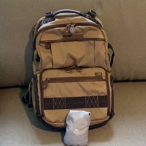 VANGUARD Havana 48 backpack with rain cover, in pristine/original condition.